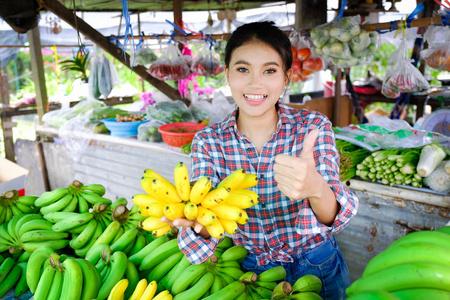 泰国农村姑娘吃蔬菜吗的相关图片