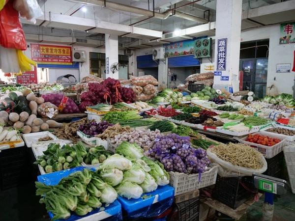 农村赶集最便宜的蔬菜市场的相关图片