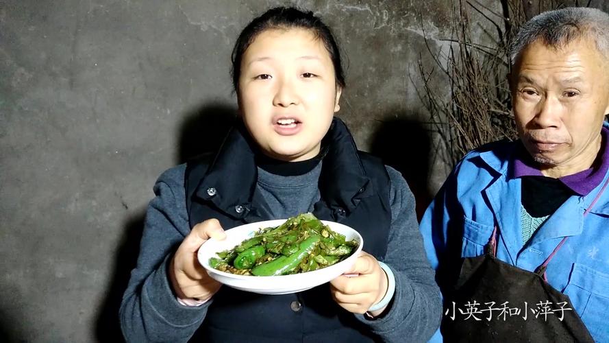 成都农村姑娘吃蔬菜视频的相关图片