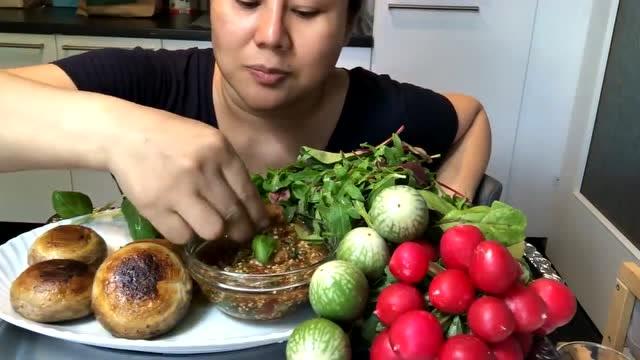 泰国农村人吃蔬菜图片的相关图片